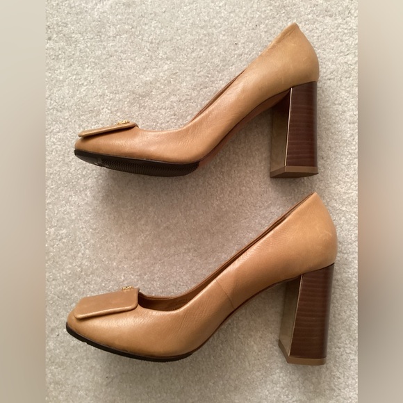 Tory Burch camel tan leather pump - Picture 3 of 5